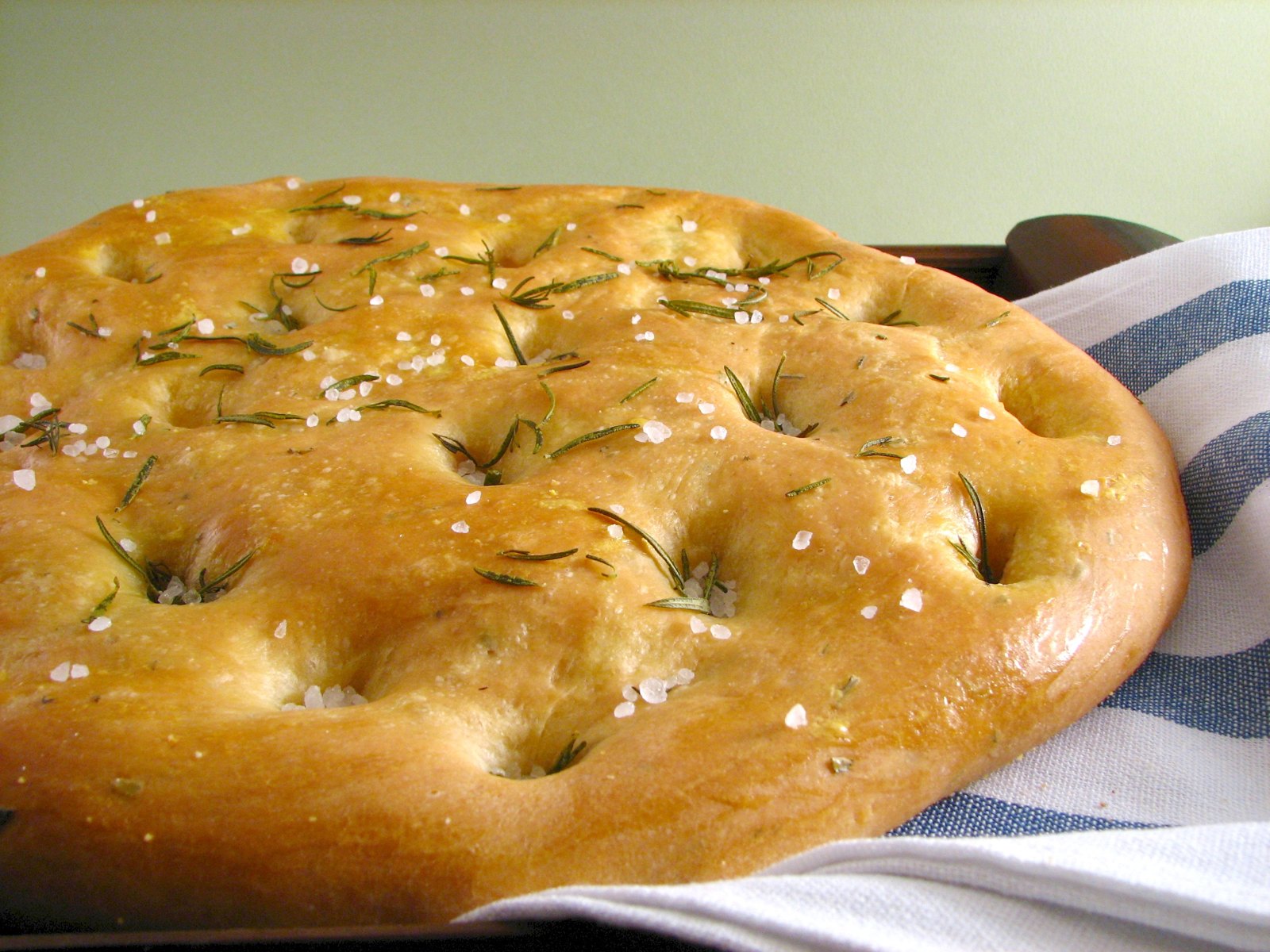 Rosmarin-Focaccia mit Olivenöl