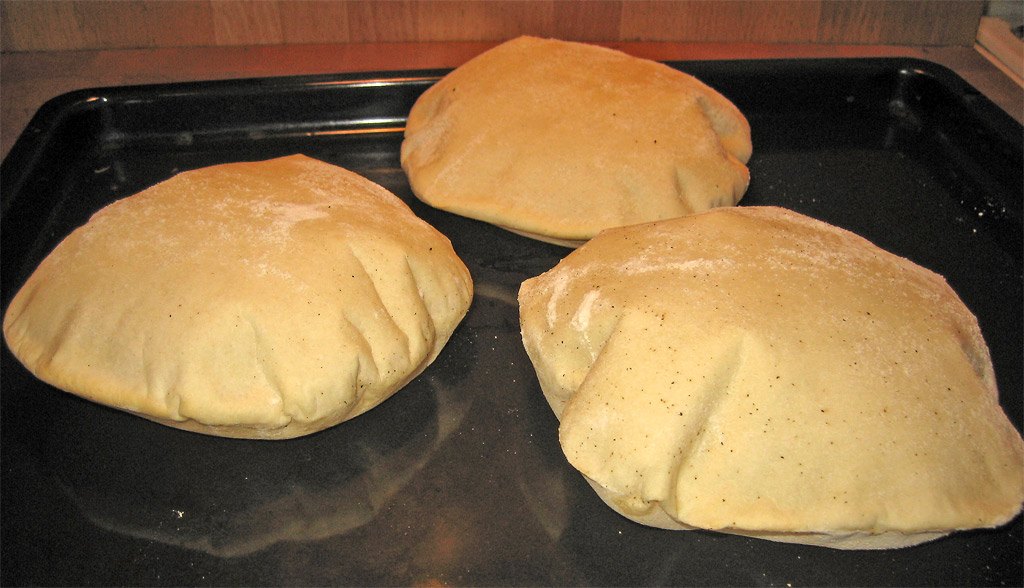 Pita mit aufgegangener Tasche