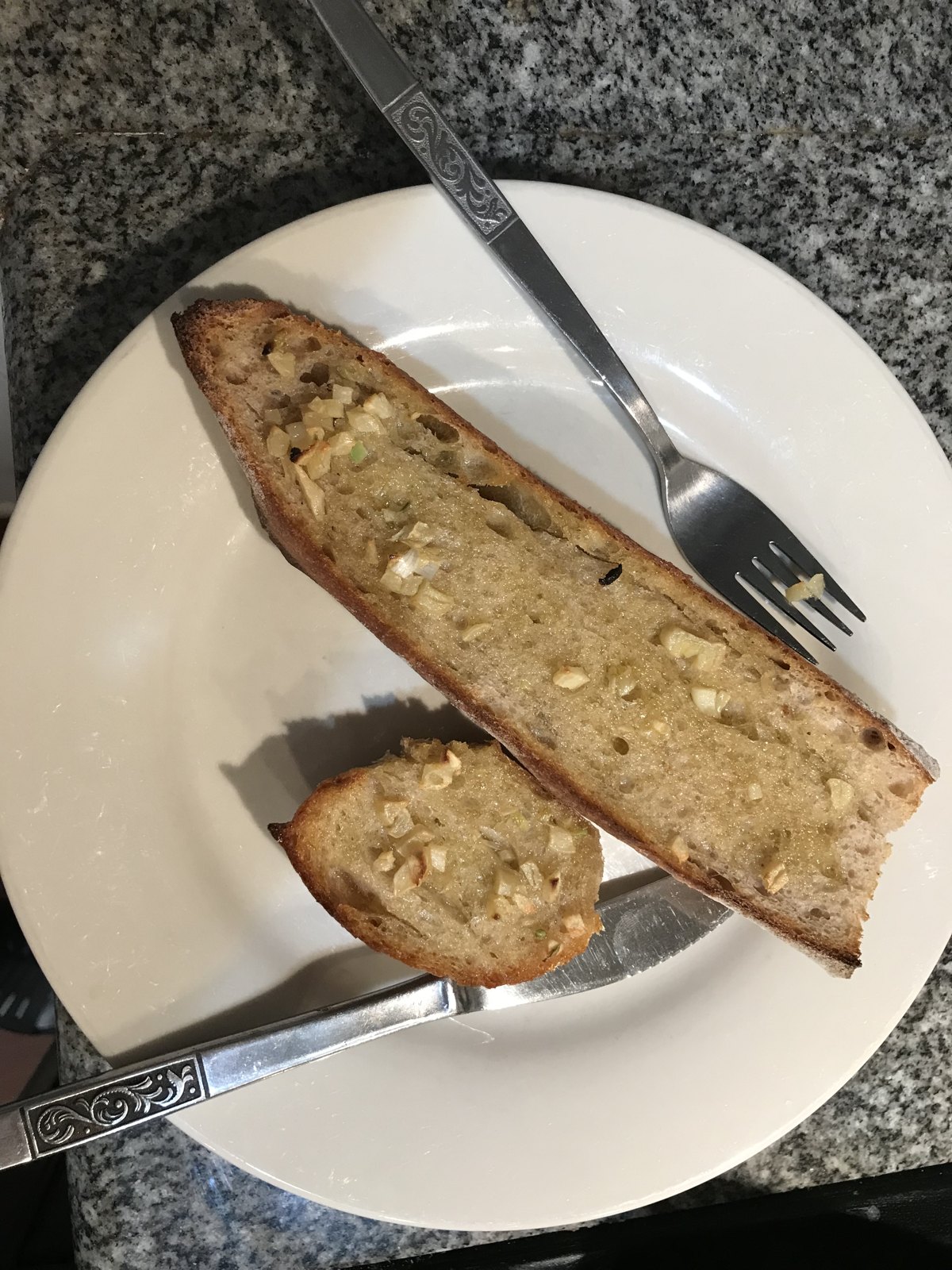Knoblauchbrot mit Kräuterbutter