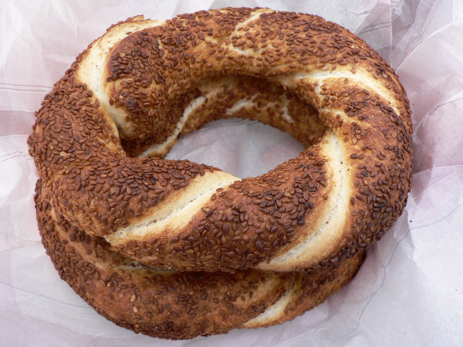 Simit mit Sesamkruste